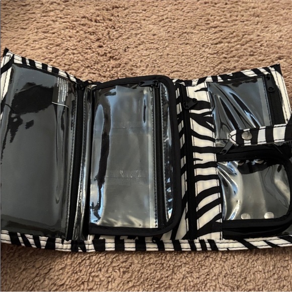 NWT Prezerve Elegant Zebra Print Women's Clutch with Embellishment - Picture 3 of 5